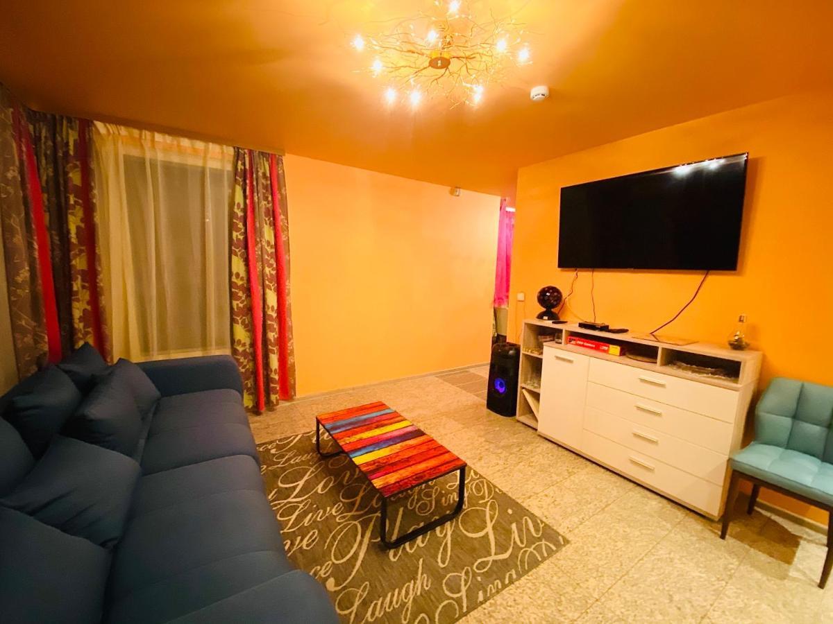 Party House Hotel Cielavas Luaran gambar