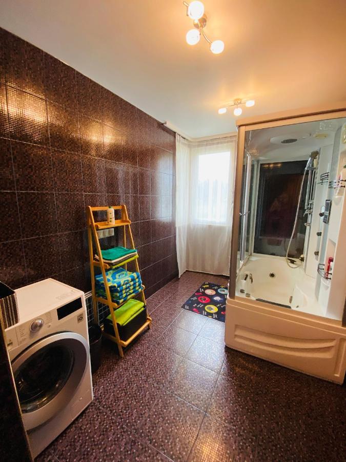 Party House Hotel Cielavas Luaran gambar