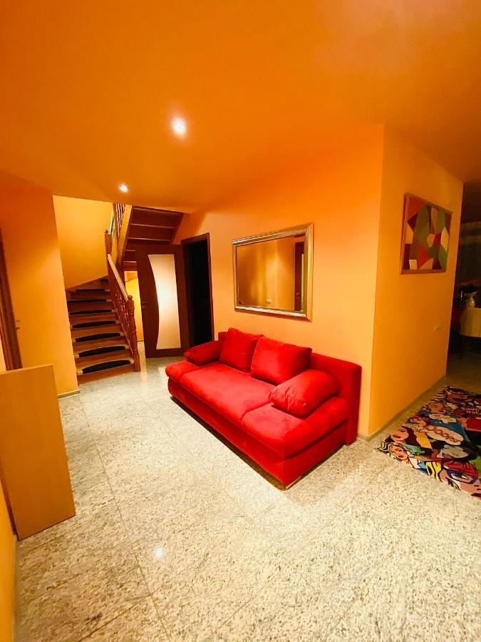 Party House Hotel Cielavas Luaran gambar